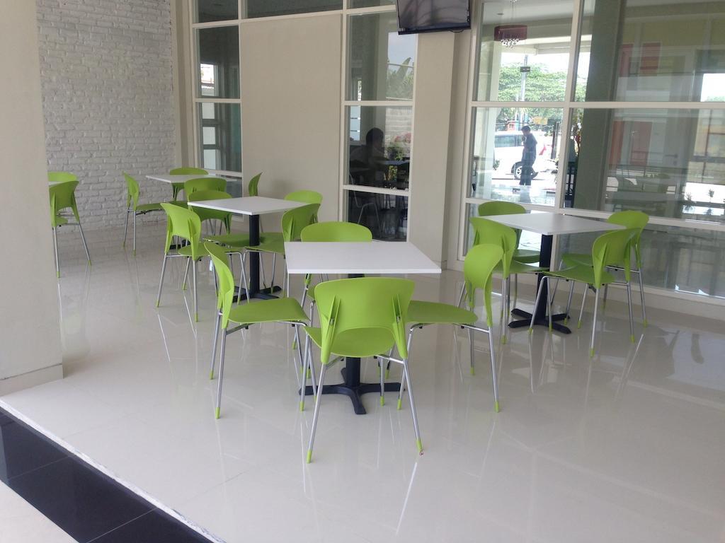 Rumah Cassa Guest House Surabaya Eksteriør bilde
