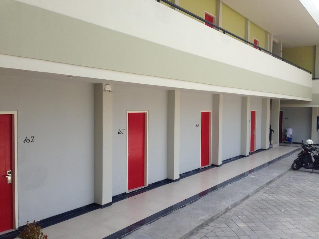 Rumah Cassa Guest House Surabaya Eksteriør bilde