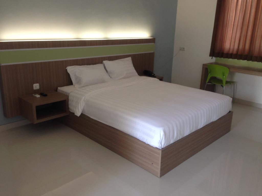 Rumah Cassa Guest House Surabaya Rom bilde