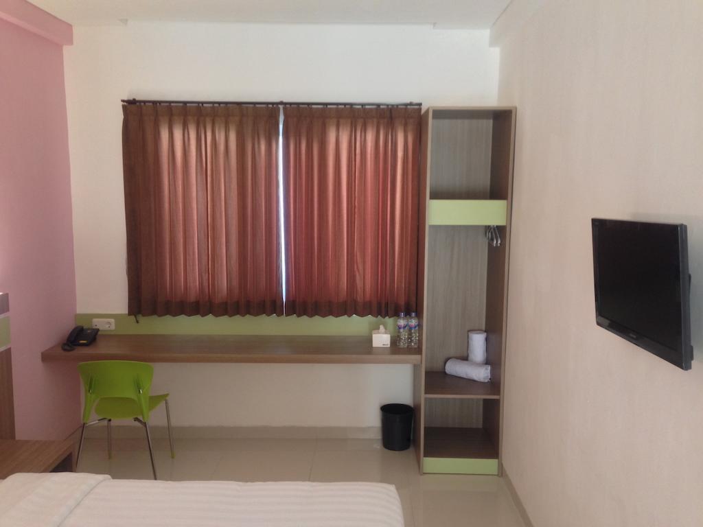 Rumah Cassa Guest House Surabaya Rom bilde